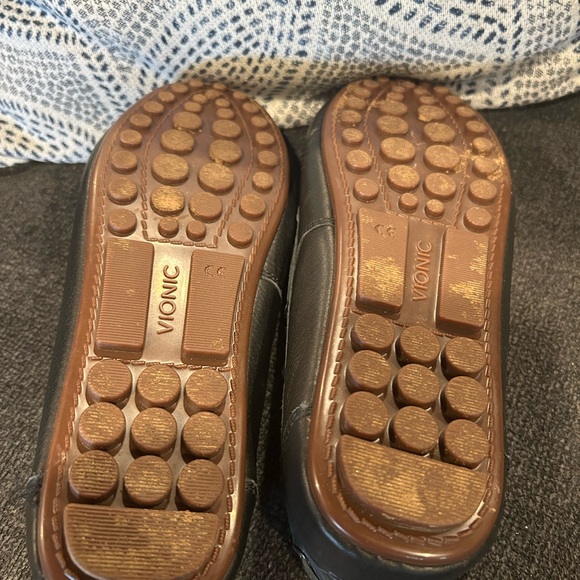 Vionic Women’s “Virginia” Black Leather Driving Moccasins main image 5
